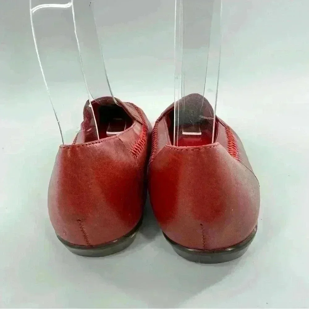 Girls flats size 3.5 red leather pointy toe loafers 80s 90s grannycore